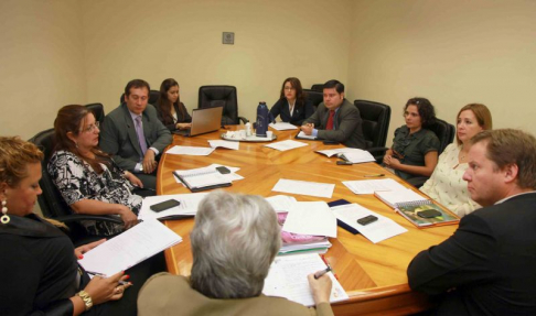 De la reunión participaron los miembros del equipo técnico de trabajo.