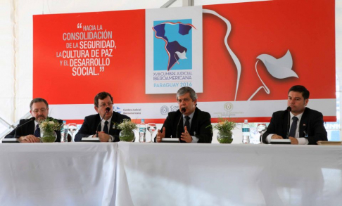 Los nuevos secretarios permanente y pro témpore junto al titular del Consejo de la Magistratura, Enrique Riera, y el coordinador general de prensa, Luis Giménez.