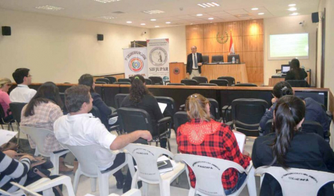 La actividad estuvo dirigida a funcionarios y magistrados.