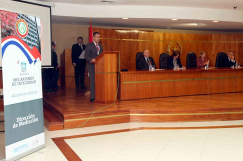 El coordinador, Raúl Garay, dio inicio a la actividad agradeciendo a todas las autoridades presentes.