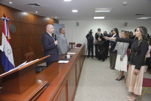 Autoridades judiciales tomaron juramento a magistrada y defensoras adjuntas.