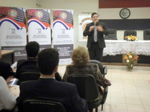 El licenciado Juan Zaracho expuso sobre el Código de Buen Gobierno y el Sistema de Tramitación de Exhortos.