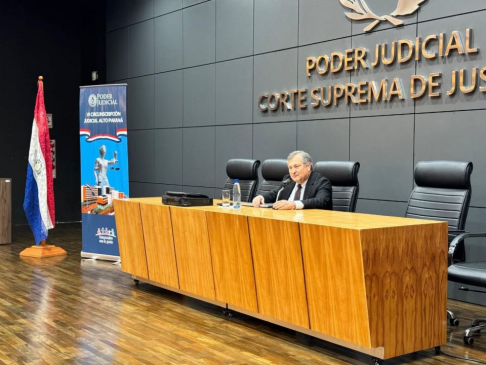  Ministro Jiménez Rolón concluyó Diplomado Especializado en el Fuero Civil y Comercial.