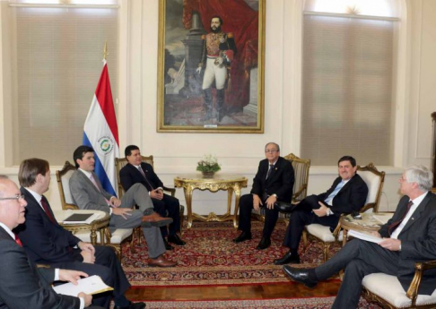 El presidente de la Corte Suprema de Justicia, doctor José Raúl Torres Kirmser, mantuvo hoy una reunión con el presidente de la República, Horacio Cartes, y el titular del Congreso, senador Blas Llano.