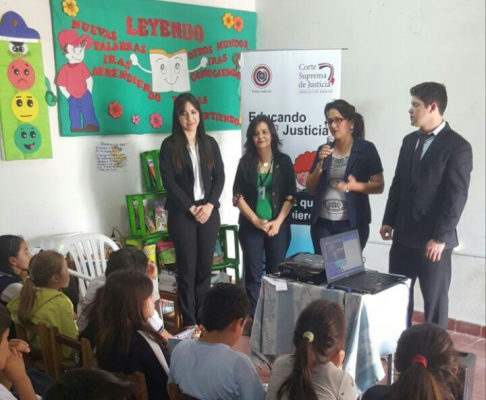 La directora de la Escuela San Alfonso, Erica Vargas, agradeció el espacio brindado a los niños.
