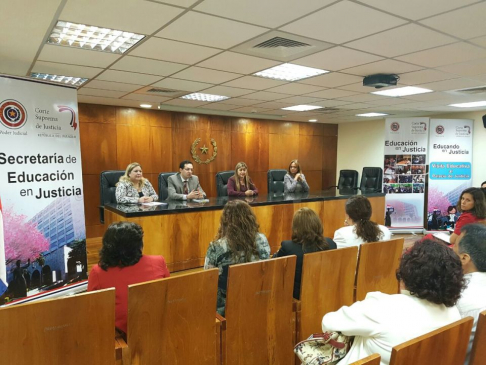 Magistrados de Perú visitaron la sede judicial con el objeto de conocer experiencias exitosas de nuestro sistema de justicia y replicar en su país.