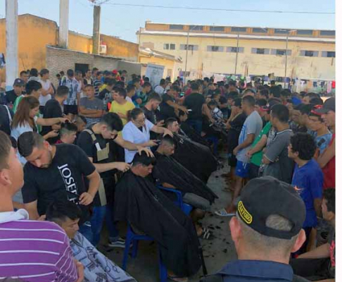 Organizan corte de cabello para internos