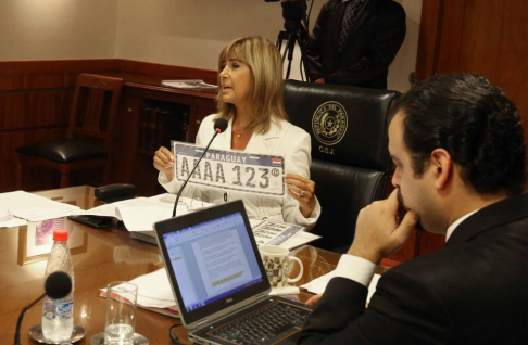 La implementación de la placa de identificación vehicular será a partir del 4 de abril del año entrante.