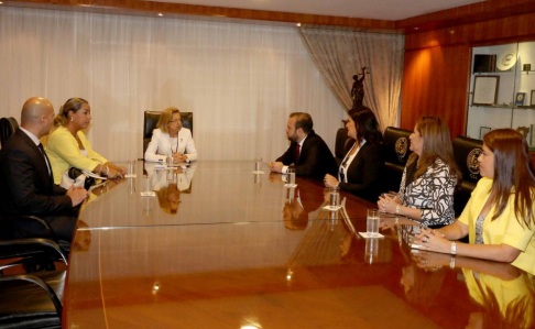Esta mañana la titular de la máxima instancia judicial, doctora Alicia Pucheta de Correa, se reunió con la Asociación de Fiscales del Paraguay.