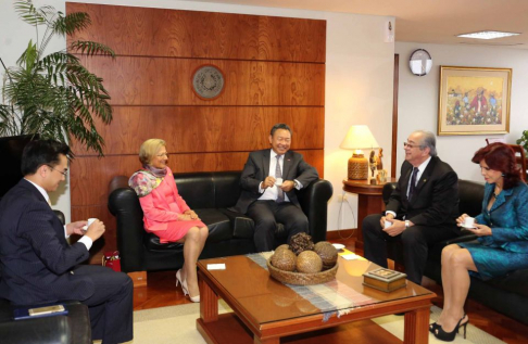 El embajador fue recibido por el presidente de la Corte y las vicepresidentas de la máxima instancia judicial.