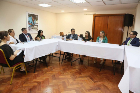 El juez miembro del Tribunal de Apelación en lo Penal y coordinador de la Oficina Técnica Penal Adolescente, doctor Camilo Torres, junto con jueces de la Circunscripción Judicial de Central mantuvieron una reunión sobre reinserción social.