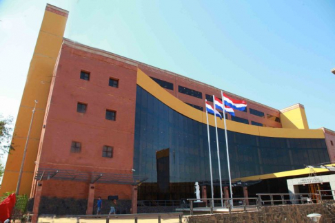 Fachada del Palacio de Justicia de Encarnación.
