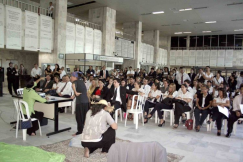 Momento en que se realizó la representación teatral acerca de posibles malos tratos de los que pueden resultar víctimas los grupos vulnerables