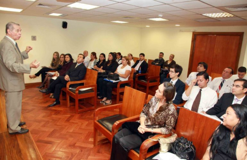 El doctor Arnaldo Samuel Aguirre disertó acerca de la importancia del instituto de la adopción y la legislación que rige en la materia