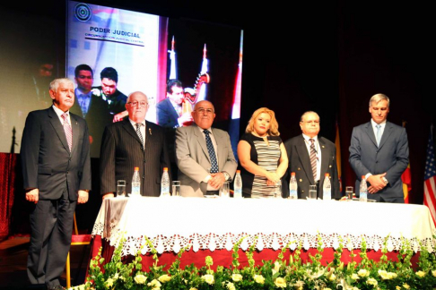 Las Jornadas de Actualización en Derecho se realizan en el teatro de la Municipalidad de San Lorenzo.