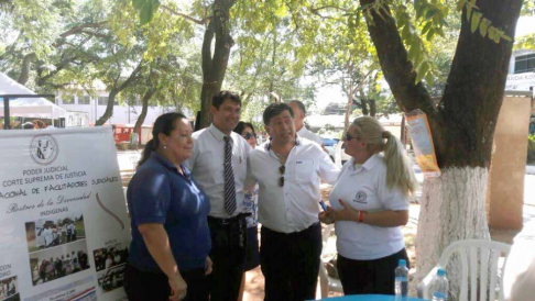 El Sistema de Facilitadores Judiciales contó con un stand en la plaza Virgen de Fátima de la ciudad de Lambaré.