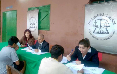 La Dirección de Supervisión de Justicia y Penitenciaría realizó asistencia jurídica en el Centro Educativo de Ciudad del Este.