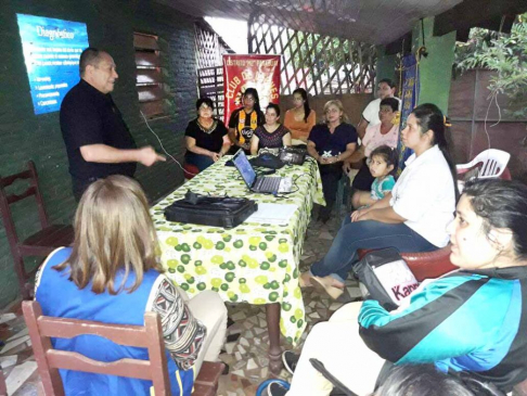 Charla sobre cáncer uterino, dirigida a miembros del Centro de Capacitación Comunitaria del barrio Villa Alta de Concepción.