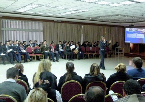 La Mag. Mónica Villalba explicó a los funcionarios judiciales la importancia de poner en práctica el Código de Ética Judicial.