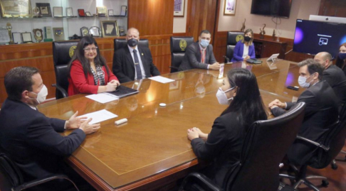La reunión se desarrolló en la Sala de Acuerdos de la máxima instancia judicial.