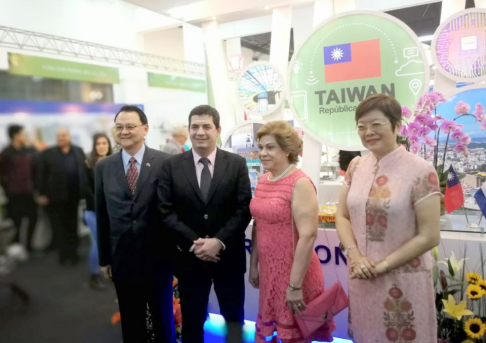 La ministra de la Corte Suprema de Justicia Gladys Bareiro de Módica participó de la presentación del Pabellón de la República de China Taiwán, en compañía del vicepresidente de la República electo, Hugo Velázquez.