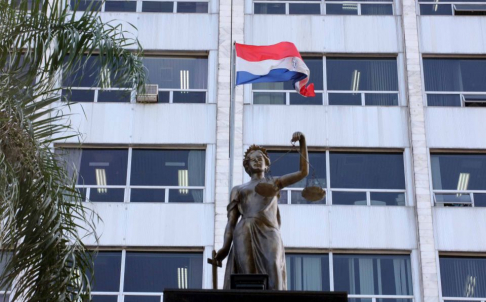 Funcionarios judiciales están autorizados para acudir a los centros vacunatorios habilitados en todo el país.