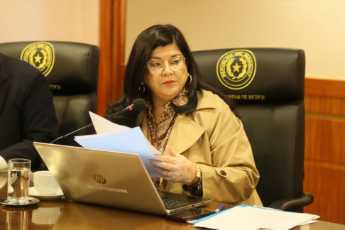 Ministra Carolina Llanes durante la sesión plenaria de este miércoles 19 de agosto.
