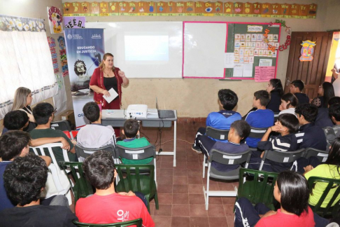 Se realizó charla educativa en la ciudad de Villeta.