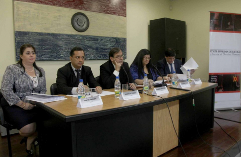 En la víspera prosiguió la evaluación de los alegatos orales para la Competencia Interuniversitaria de Derechos Humanos.