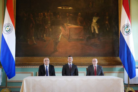 Presidente Diesel participó del acto de entrega del Premio Nacional de Literatura