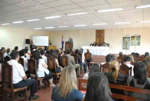 El curso se llevó a cabo en el Palacio de Justicia de Alto Paraná