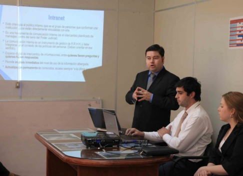 El abogado Luis Giménez, director de Comunicación de la Corte Suprema, explicó detalles del programa.