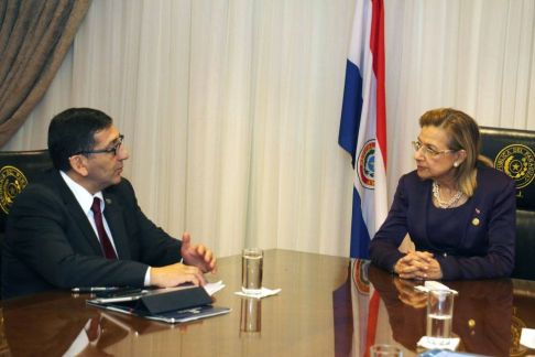 La titular de la Corte Suprema de Justicia, doctora Alicia Pucheta de Correa, recibió al ingeniero Alex Saravia, del Poder Judicial de Chile.