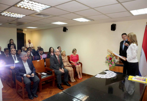 La titular de la DRA, doctora Julia Cardozo se encargo del acto de lanzamiento.