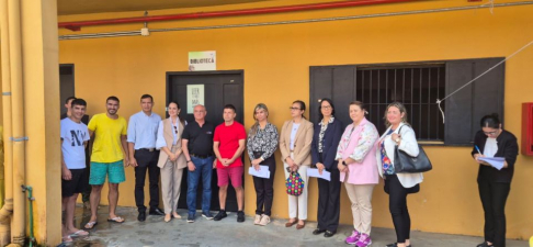 Juezas de Ejecución Penal de la Capital, Rosanna Bogarín, Cynthia Sostoa, Sandra Kirchhofer y Lidia Wyder, habilitaron bibliotecas en la Penitenciaría Martín Mendoza de Emboscada.