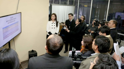 Conferencia de prensa sobre control de audiencias penales.