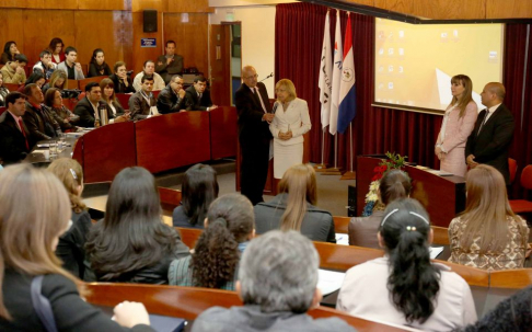La presidenta de la Corte, Alicia Pucheta, destacó la importancia de actualizar leyes de la niñez y adolescencia.