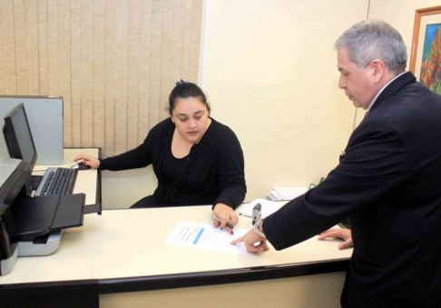 Momento del sorteo informático de causas desarrollado en la Oficina de Coordinación y Seguimiento de Juicios Orales
