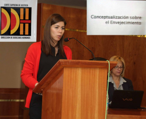 La abg. Nury Montiel, directora de Derechos Humanos de la Corte Suprema de Justicia, dio la bienvenida a los participantes.