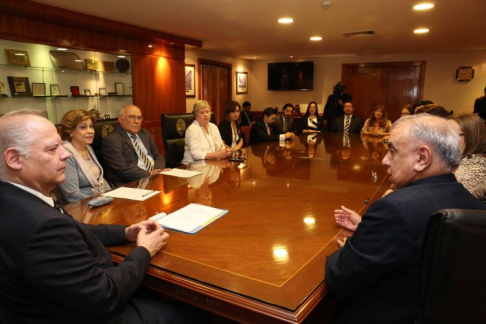 La Corte Suprema de Justicia y la Universidad Nacional del Este suscribieron un convenioon el objetivo de extender anteriores acuerdos y brindar oportunidades a jóvenes estudiantes de Derecho.