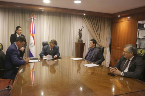 Corte Suprema de Justicia y Universidad Nacional de Pilar renovaron convenio de cooperación.