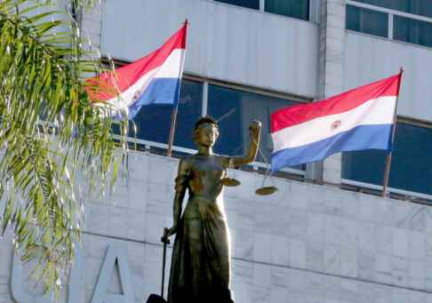 En su sesión plenaria, la Corte dispuso el sumario a un actuario judicial.