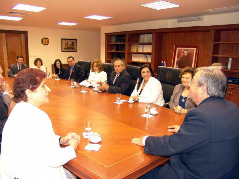 Juristas internacionales visitaron al presidente de la Corte Suprema de Justicia.