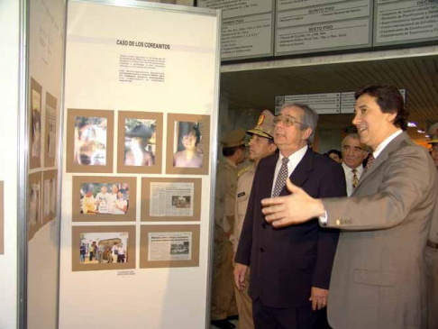 El presidente de la Corte Suprema de Justicia, José Raúl Torres Kirmser junto a el ministro del Interior Rogelio Benítez.