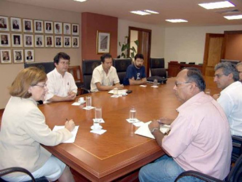 Presidenta de la Corte Suprema de Justicia Alicia Pucheta de Correa reunida con los dirigentes sindicales.