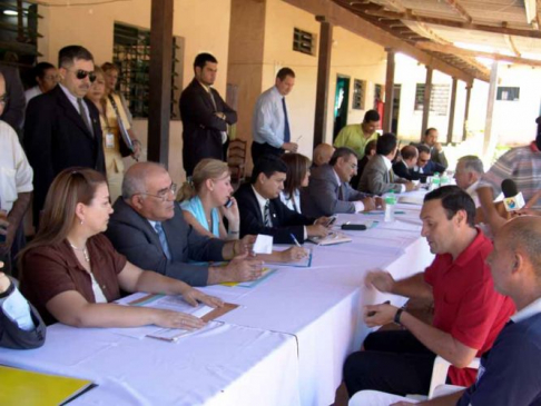 Los ministros Antonio Fretes y Sindulfo Blanco dialogaron con los reclusos.