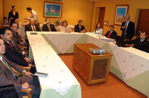 Reunión entre la presidenta de la Corte y directivos de UMBRAL