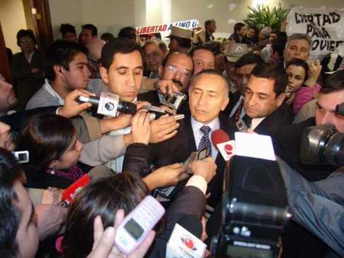 Luego de la audiencia, Oviedo conversó con los medios de comunicación.