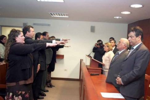 Cinco fiscales prestaron el juramento de rigor.