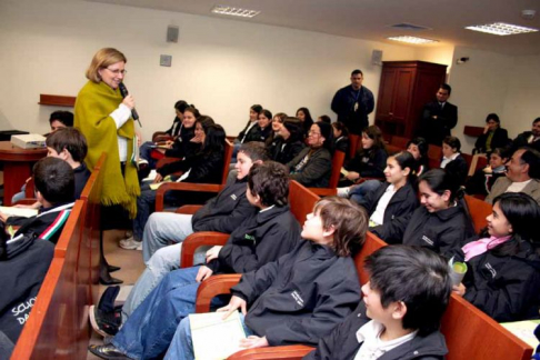 La presidenta de la Corte Suprema de Justicia Alicia Pucheta de Correa, especializada en asuntos jurídicos referentes a la Niñez y la Adolescencia; también compartió con los alumnos del Dante Alighieri.
